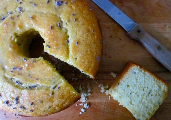 Lemon and Lavender Cake