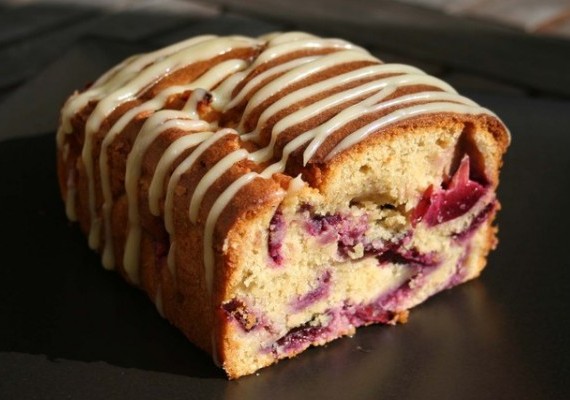 Plum cake with white chocolate frosting