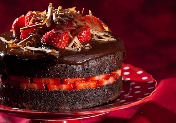 Strawberry chocolate devil’s food cake