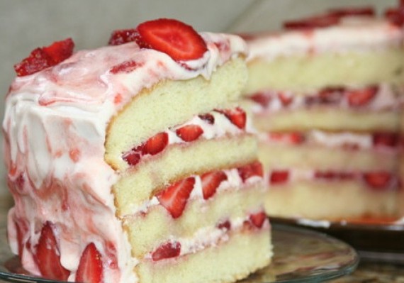 Vanilla Cake with Strawberry Cream Frosting