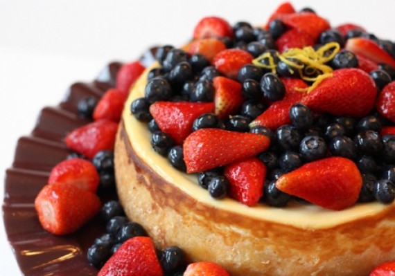 Cheesecake with Glazed Fresh Berries