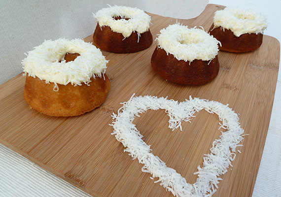 My lopsided mini bundts (although they still tasted delicious!)