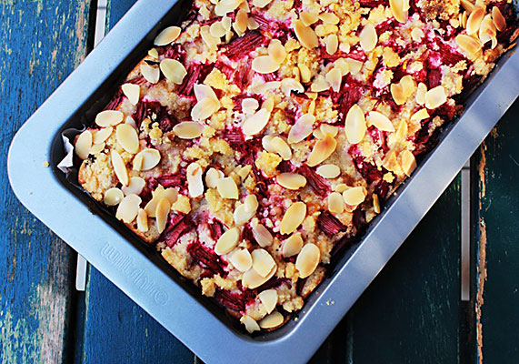 Rhubarb Crumble Cake